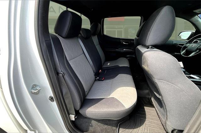 Photo of 2021 Super White Toyota Tacoma
