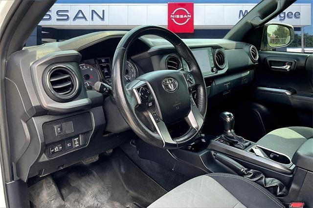 Photo of 2021 Super White Toyota Tacoma