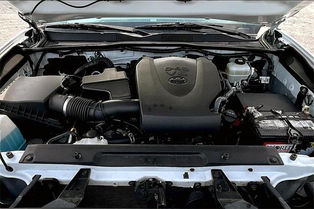 Photo of 2021 Super White Toyota Tacoma