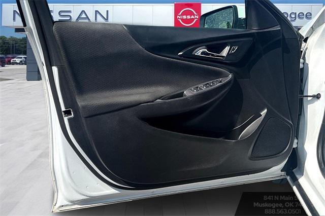 Photo of 2023 Summit White Chevrolet Malibu