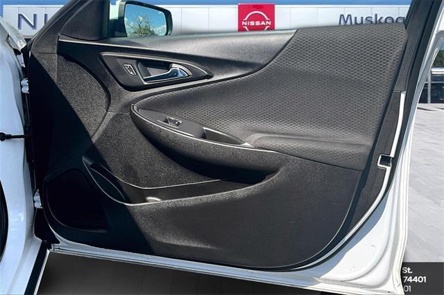 Photo of 2023 Summit White Chevrolet Malibu