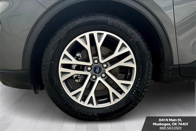 Photo of 2022 Carbonized Gray Metallic Ford Escape