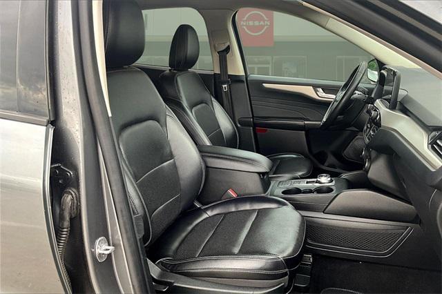 Photo of 2022 Carbonized Gray Metallic Ford Escape