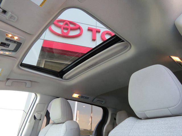 Photo of 2022 Sunset Bronze Mica Toyota Sienna