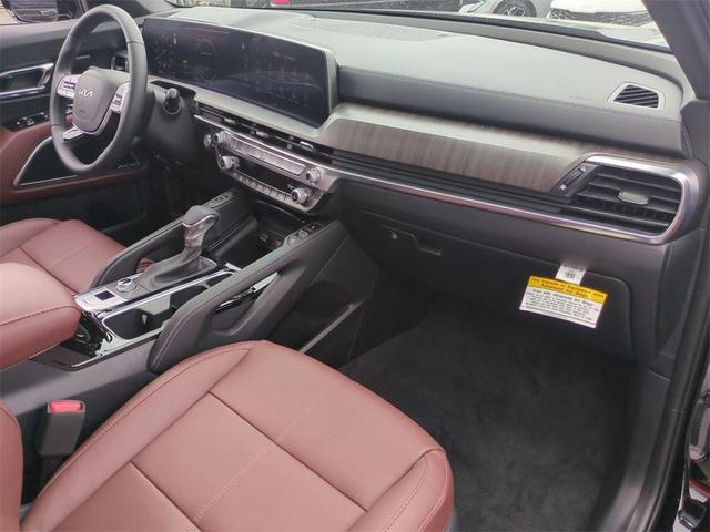 Photo of 2025 Ebony Black Kia Telluride