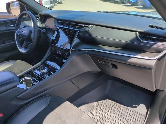 Photo of 2023 Diamond Black Jeep Grand Cherokee