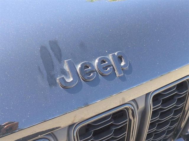 Photo of 2023 Diamond Black Jeep Grand Cherokee