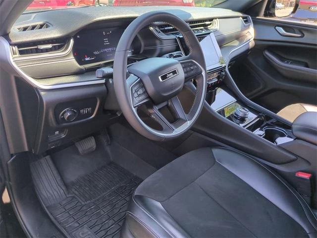 Photo of 2023 Diamond Black Jeep Grand Cherokee