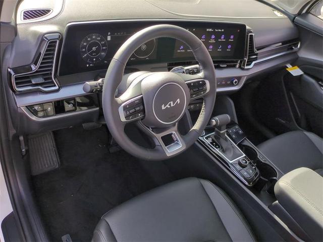 Photo of 2025 Glacial White Pearl Kia Sportage