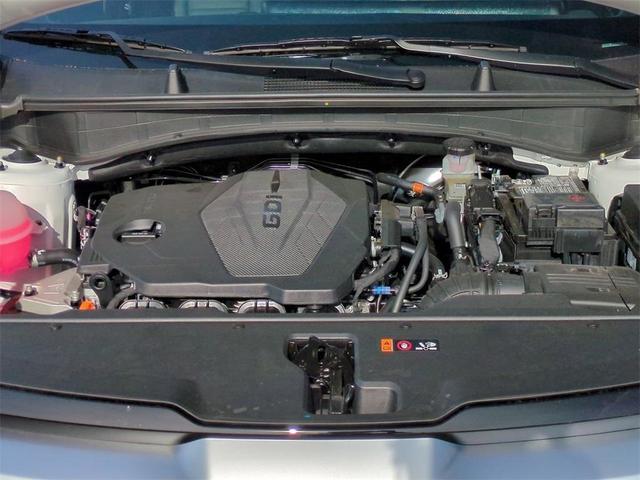 Photo of 2025 Glacial White Pearl Kia Sportage