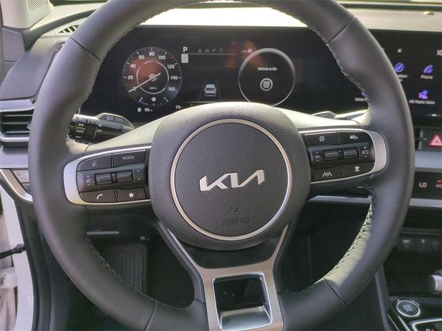Photo of 2025 Glacial White Pearl Kia Sportage