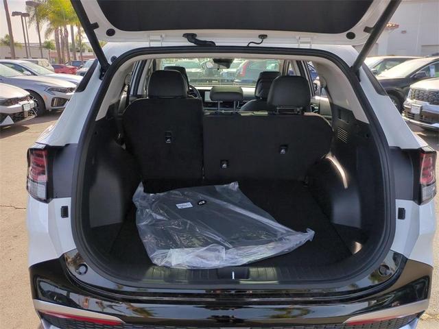 Photo of 2025 Glacial White Pearl Kia Sportage