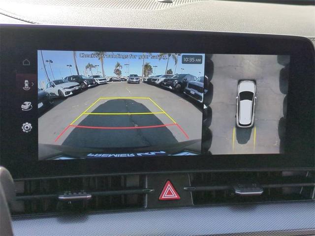 Photo of 2025 Glacial White Pearl Kia Sportage