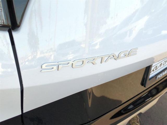 Photo of 2025 Glacial White Pearl Kia Sportage