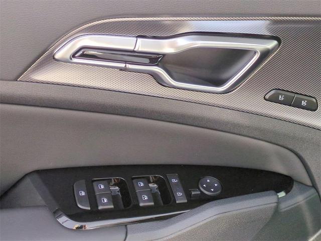 Photo of 2025 Glacial White Pearl Kia Sportage