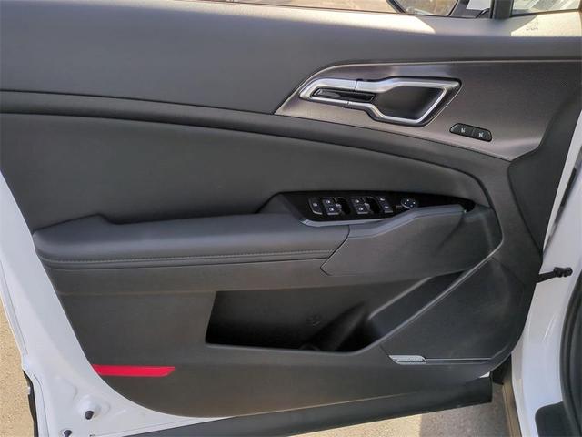 Photo of 2025 Glacial White Pearl Kia Sportage