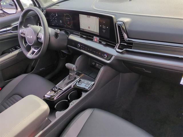 Photo of 2025 Glacial White Pearl Kia Sportage