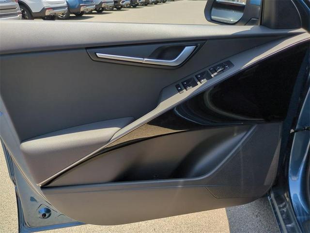 Photo of 2025 Mineral Blue Kia Niro