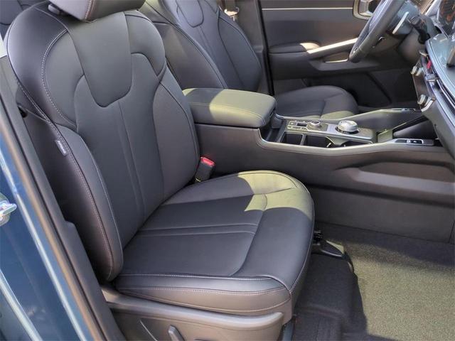 Photo of 2025 Mineral Blue Kia Sorento Hybrid