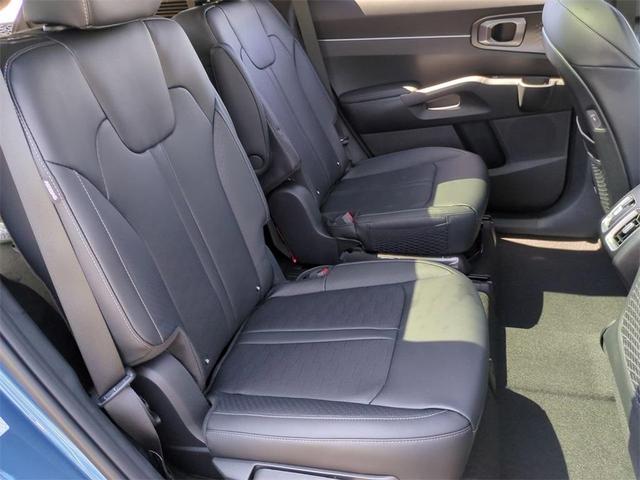Photo of 2025 Mineral Blue Kia Sorento Hybrid