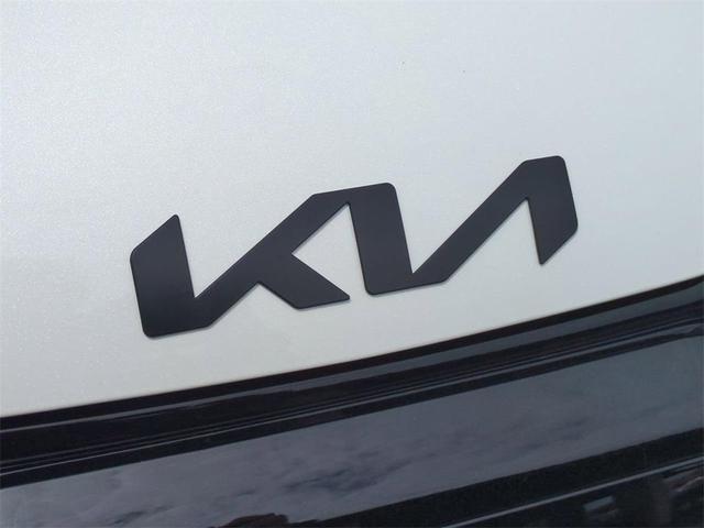 Photo of 2025 Snow White Pearl Kia Sportage Plug-In Hybrid