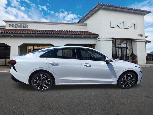 Photo of 2025 Snow White Pearl Kia K5