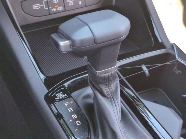 Photo of 2025 Snow White Pearl Kia K5
