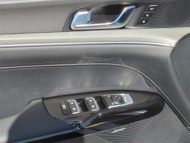 Photo of 2025 Snow White Pearl Kia K5