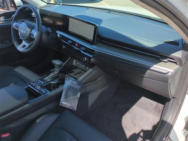 Photo of 2025 Snow White Pearl Kia K5
