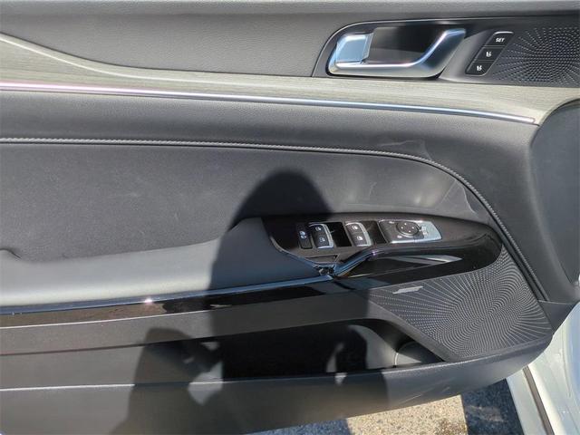 Photo of 2025 Snow White Pearl Kia K5
