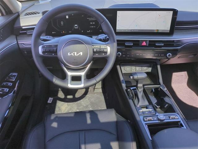 Photo of 2025 Snow White Pearl Kia K5