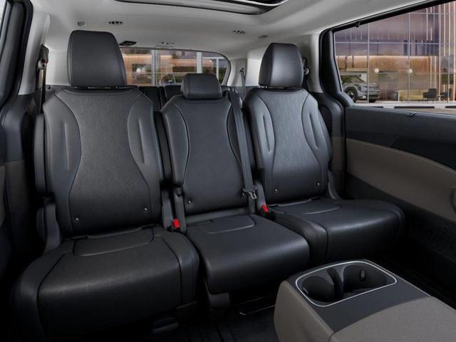 Photo of 2026 Ivory Silver Kia Carnival Hybrid