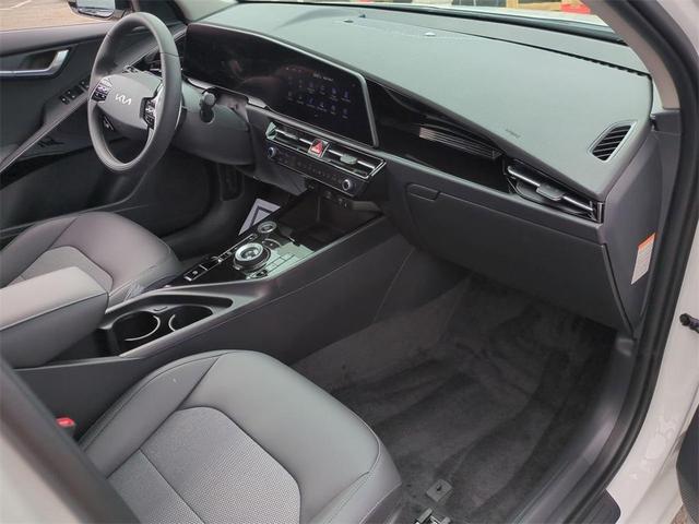 Photo of 2025 Snow White Pearl Kia Niro EV