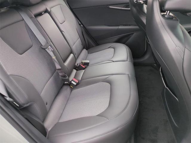 Photo of 2025 Snow White Pearl Kia Niro EV