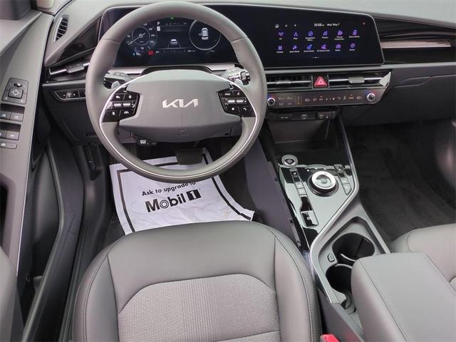 Photo of 2025 Snow White Pearl Kia Niro EV