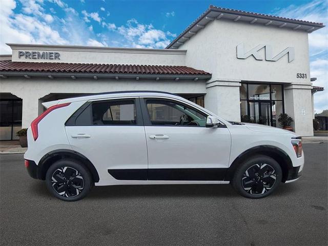 Photo of 2025 Snow White Pearl Kia Niro EV