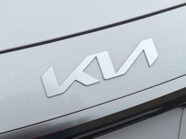 Photo of 2025 Snow White Pearl Kia Niro EV