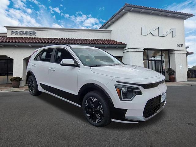 Photo of 2025 Snow White Pearl Kia Niro EV