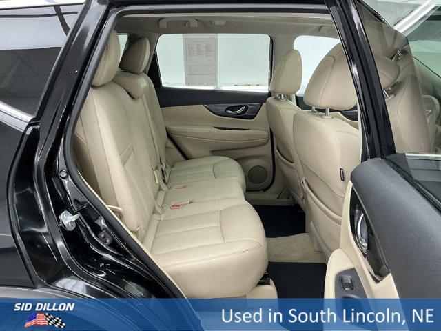 Photo of 2015 Super Black Nissan Rogue