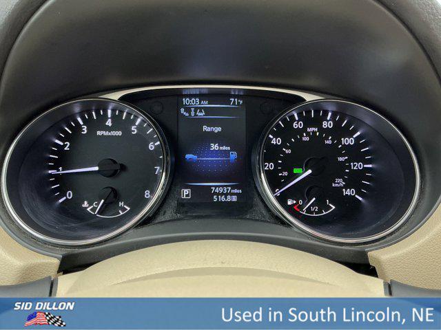 Photo of 2015 Super Black Nissan Rogue