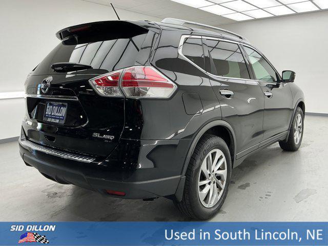 Photo of 2015 Super Black Nissan Rogue