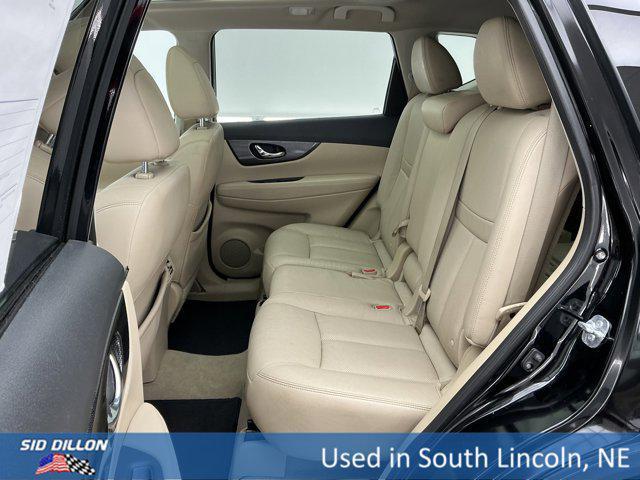 Photo of 2015 Super Black Nissan Rogue