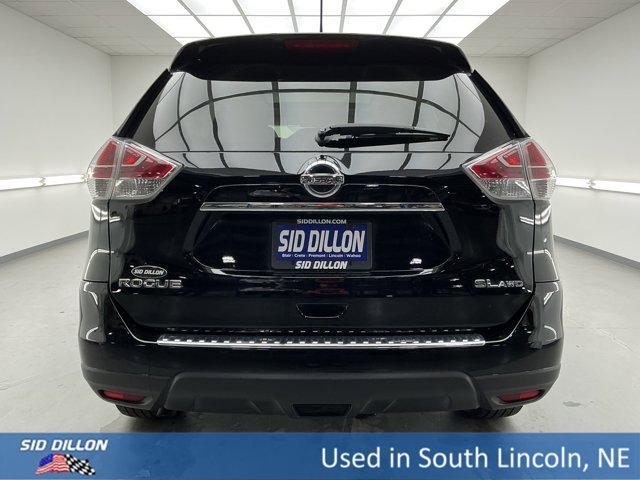 Photo of 2015 Super Black Nissan Rogue