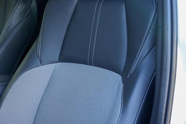 Photo of 2025 Wind Chill Pearl/Midnight Black Metallic Toyota Corolla