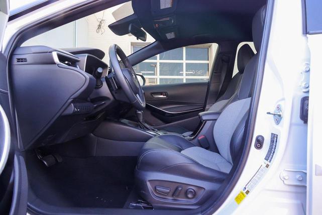 Photo of 2025 Wind Chill Pearl/Midnight Black Metallic Toyota Corolla