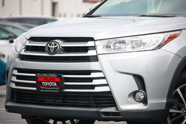 Photo of 2018 Celestial Silver Metallic Toyota Highlander