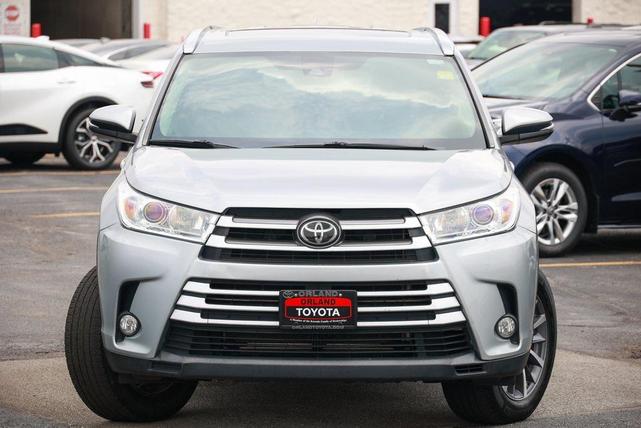 Photo of 2018 Celestial Silver Metallic Toyota Highlander