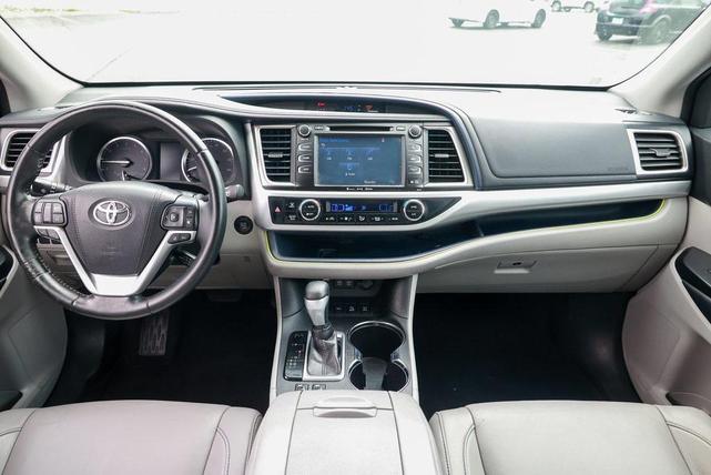Photo of 2018 Celestial Silver Metallic Toyota Highlander