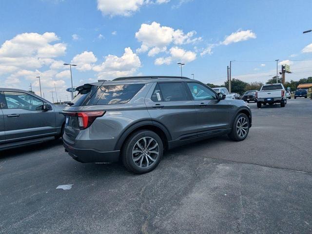 Photo of 2025 Carbonized Gray Metallic Ford Explorer