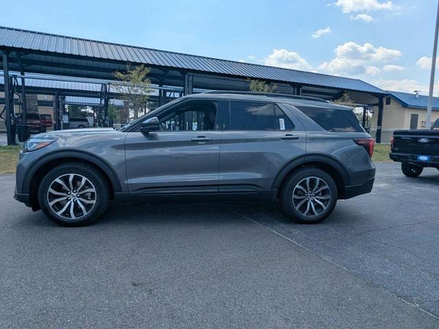 Photo of 2025 Carbonized Gray Metallic Ford Explorer
